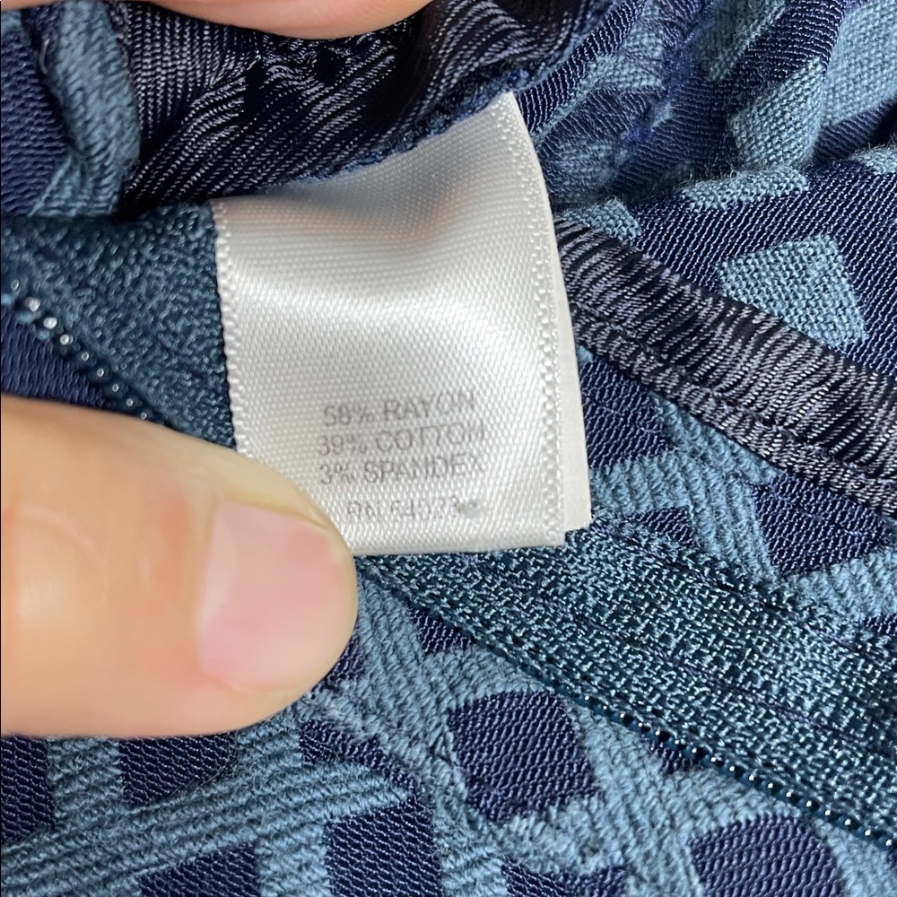 Banana Republic Navy Camden-Fit Diamond Jacquard Textured Ankle Cropped Pants - Picture 9 of 10